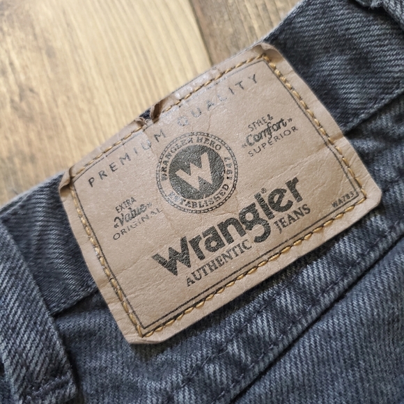 Wrangler Jean Shorts - Picture 2 of 4